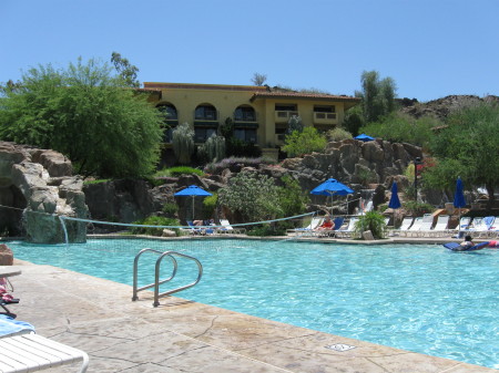 The torquiose sky and the pool