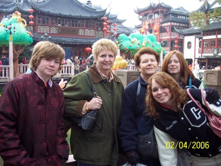 Donald, Vicki, Mom, Megan, Amanda in Shanghai