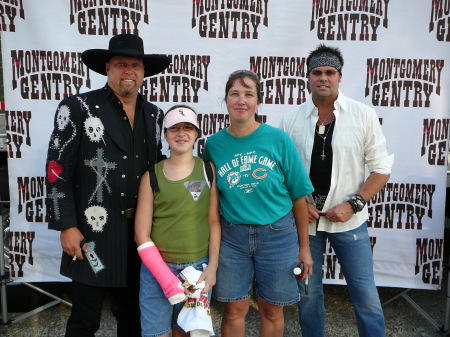 Lisa, Sabrina & Montgomery Gentry