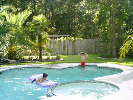 Boys in da pool