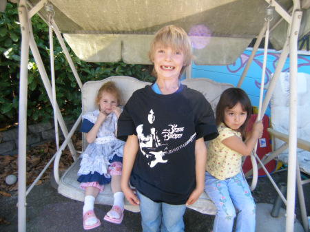 Grandniece Alyssa, James and Nina 2008