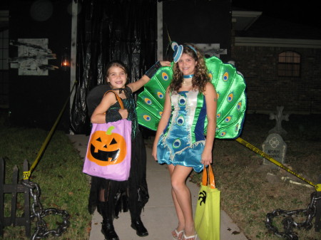 Ashlyn & Mallory Halloween 2007