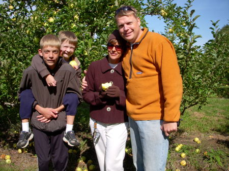 Max, Luke, Lynne, Ron apple picking