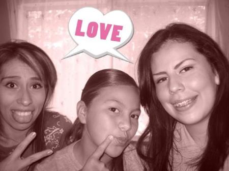 my daughter and my two lovely sis !!!!!!!!!!!!