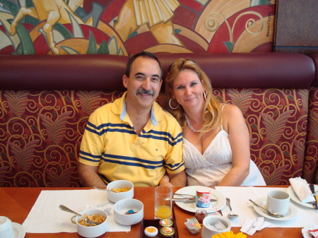 Cindy& Guille in restaurant - Argentina