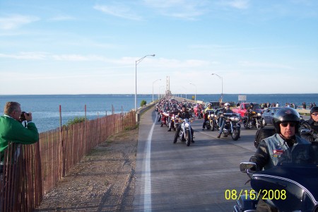 2500 bikers crossing the Big Mac