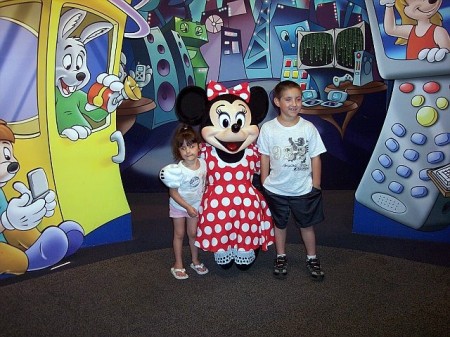 MINNIE AND KIDS