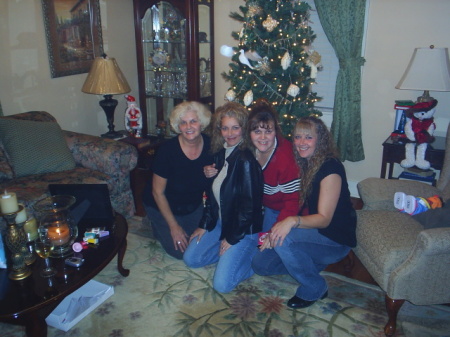 Mom, Me, Trisha and Angie, Christmas 07