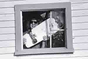 window smash Indy ad. '79