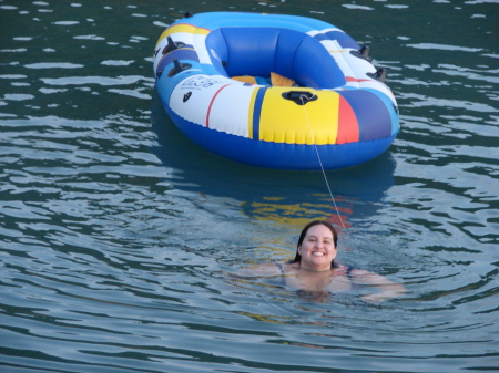 houseboating on Lake Shasta