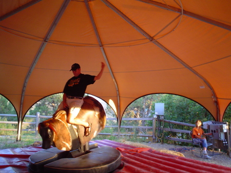 Mechanical Bullriding in Teevas