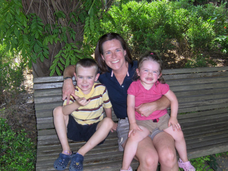 courtney with kids at the zoo