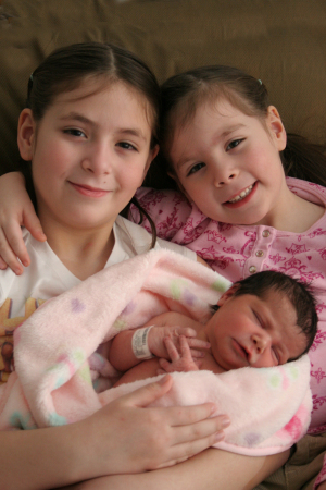 Girls with their new sister Addison Lea 3/5