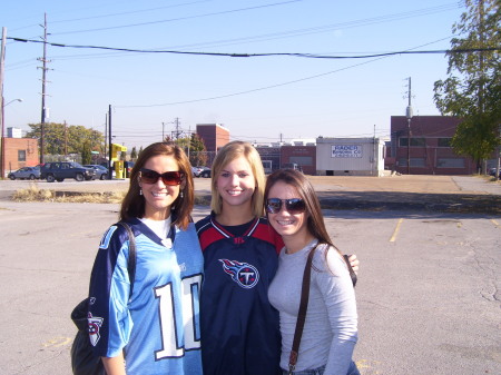 Girls ready for the Titans game
