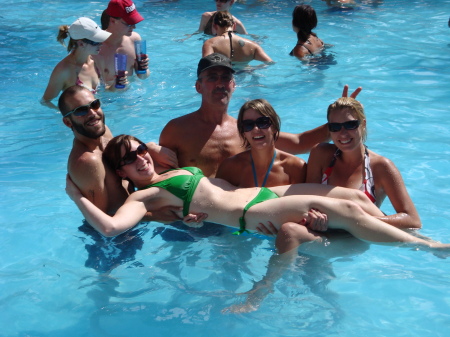Las Vegas Pool w/family