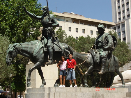 The kids with Don Quijote and Sancho Pansa.