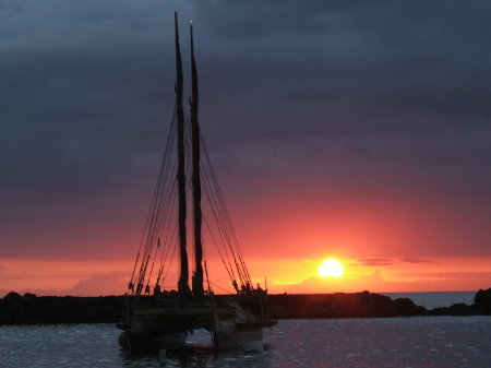 Pokai Bay Sunset with Hokule'a, Apr 2010