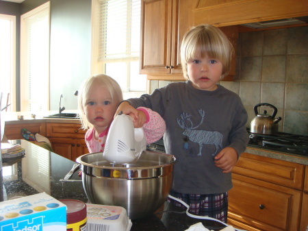 soren and eryn making muffins