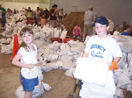 Wesley&Elizabeth sandbagging in Quincy '08