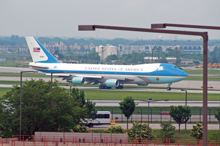 Air Force One - O'Hare taxiway for 32R