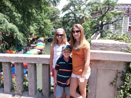 kids at riverwalk