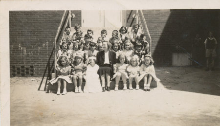 Chestnut St. First Grade 1945