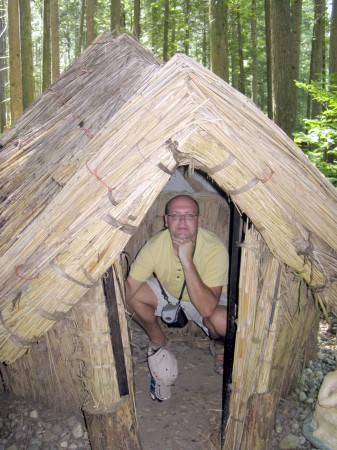 dan in straw house