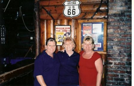 Linda w/two daughters 2008