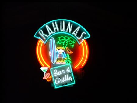 KAHUNAS BAR & GRILL