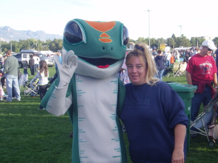 Cathy with the GEICO Gecko.