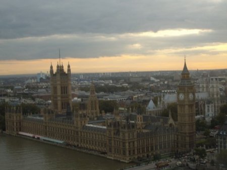 Look Kids...Big Ben..Parliament!