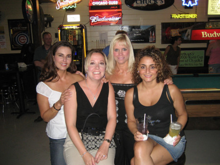 girls at chucks june 24 2006