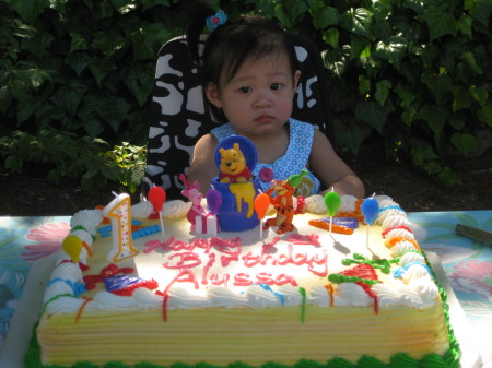 My 1st birthday cake, yum!