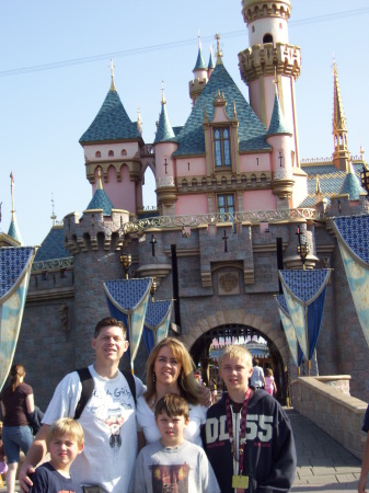 We LOVE  Disneyland!!
