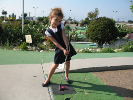 Isabella practicing her short game spring '08