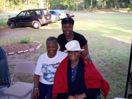 Me, Monique (daugher) & My mom (89 yrs.) '07