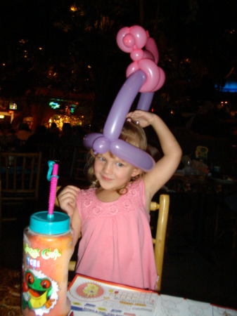 balloon hat at Rainforest Cafe