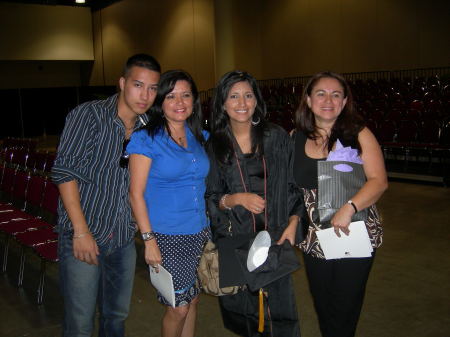 Alex, Me, Erika (Graduate) & Aunt Doris