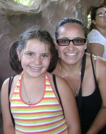 kc & mommy at disneyland 7-08 close-up