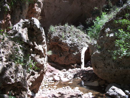Very large Boulders below Tonto Natural Bridge