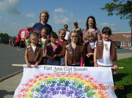 Memorial Day Parade '07 with the Brownies