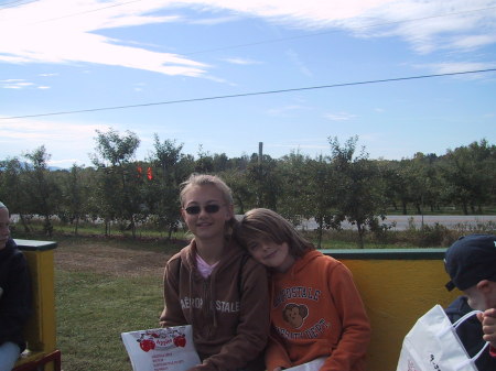 Sierra and Catera apple picking fall 07