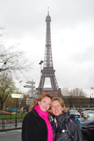 Cindy and Suzie in Paris