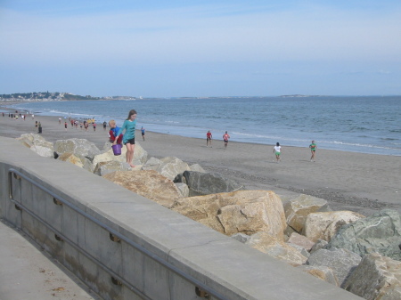 Contestants running on Nantasket Beach