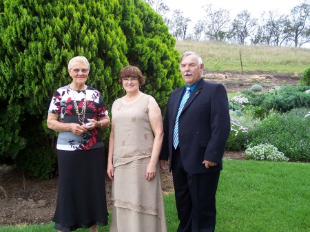 Leslie,Dan &Freda in Australia