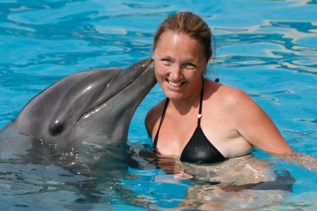 Getting a kiss from the Dolphin