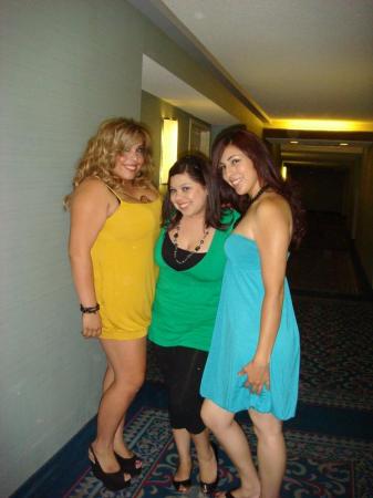 vegas hallways...yay for bright colors