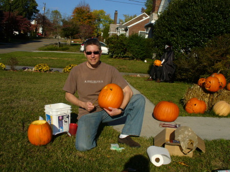 EB 2007 Carving lots of pumpkins