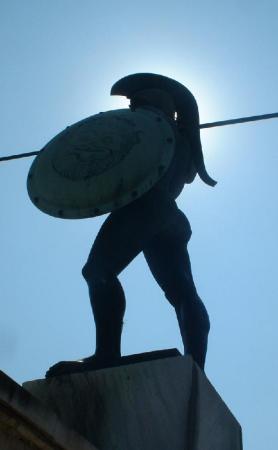 statue of king leonidas located at thermopylae