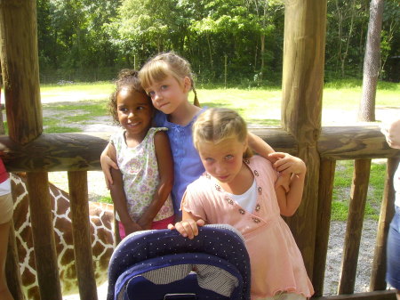 GRACEY,OAKLEY,AND HANNAH AT THE ZOO !!!!!!!!